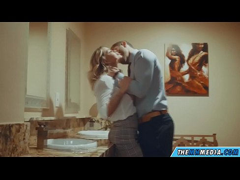 ❤️ Þegar busty ljóska tælir þig á almenningssalerni ☑ Klámmyndband á klám is.passionfeverspot.ru ❌❤